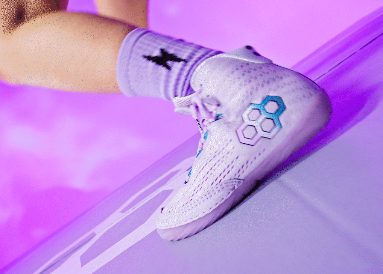 RUDIS Hildebrandt women’s wrestling shoes featuring narrower rounded heel design built for the female foot to improve fit, control, and movement