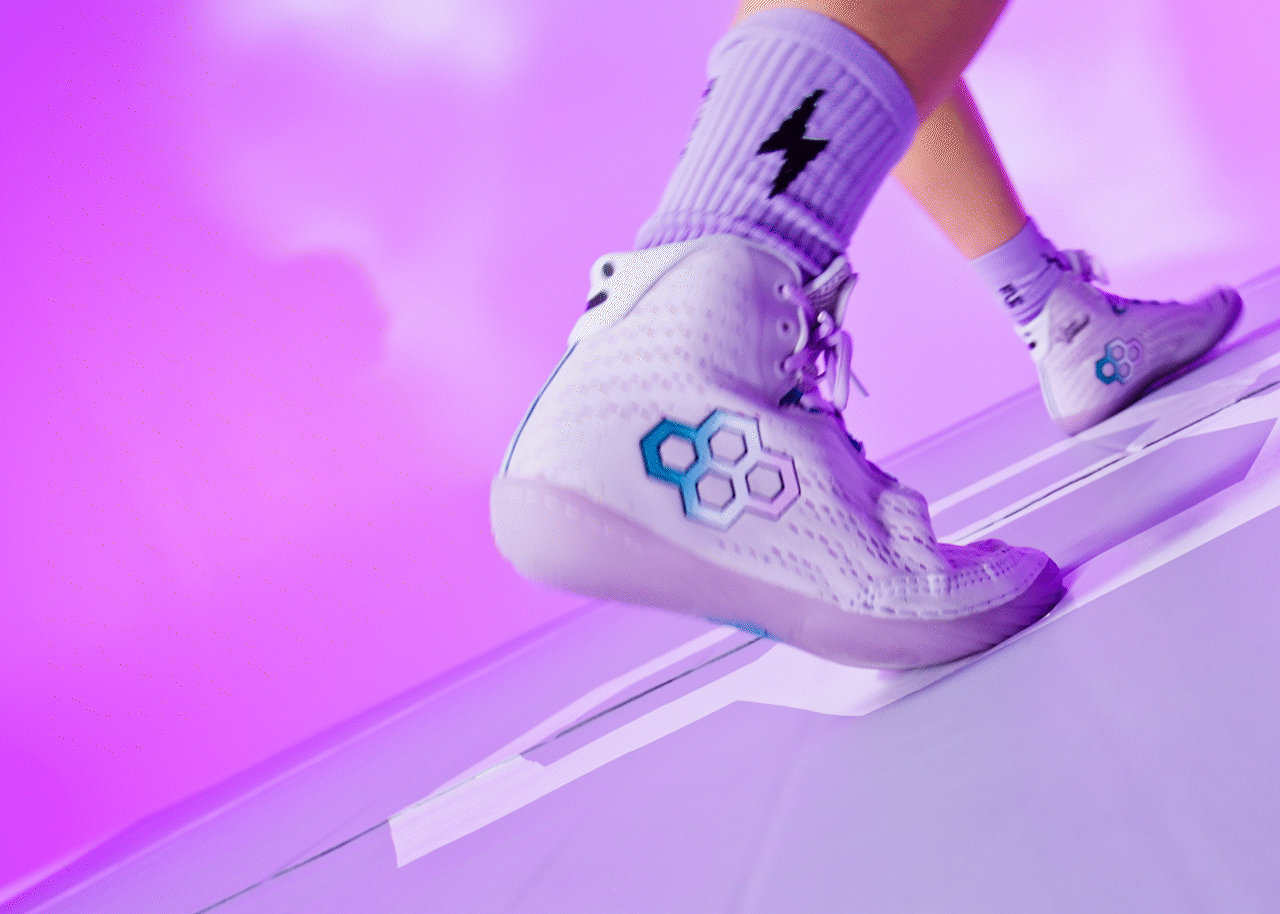 RUDIS Hildebrandt women’s wrestling shoes showing female-specific design with narrower rounded heel for improved fit, control, and performance